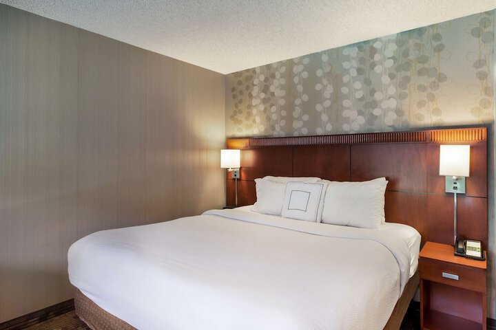 Room 33 of 40