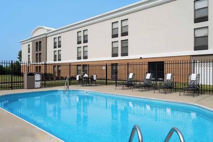 Holiday Inn Express Indianapolis Airport by IHG