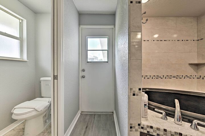 Renovated Port Richey Oasis w / Lanai + Grill!