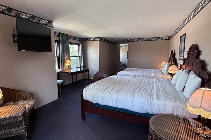 Room 9 of 27