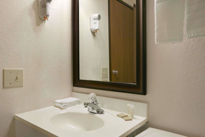 Room 32 of 39