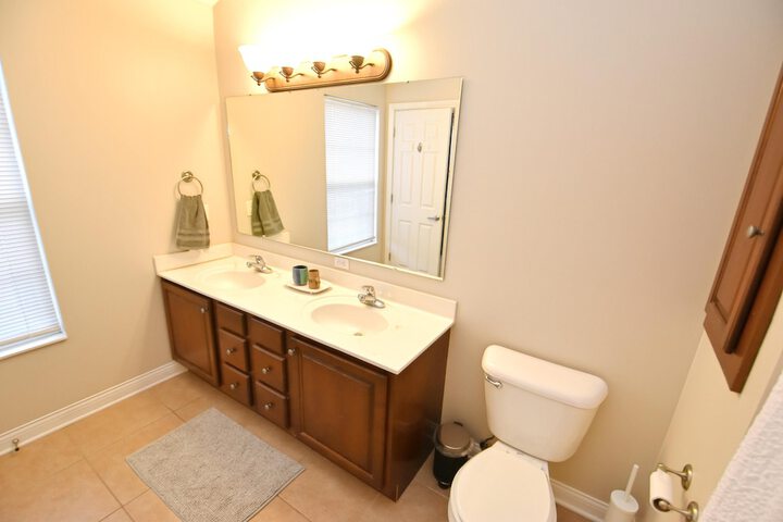 Walk to Notre Dame Spacious 3BR Townhome w Garage Family-friendly Amenities 123p