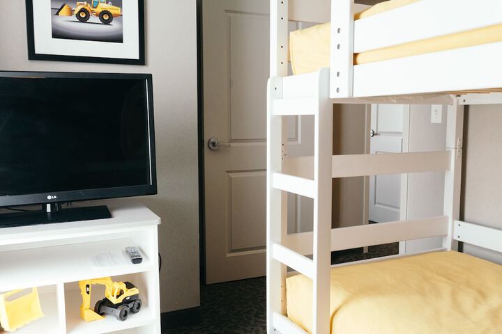 Room 28 of 103