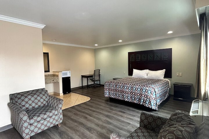 Room 12 of 16