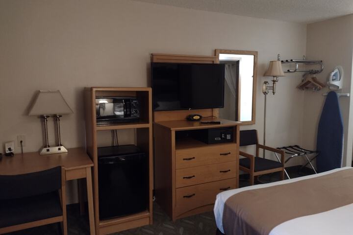 Super 8 by Wyndham Monroe WI