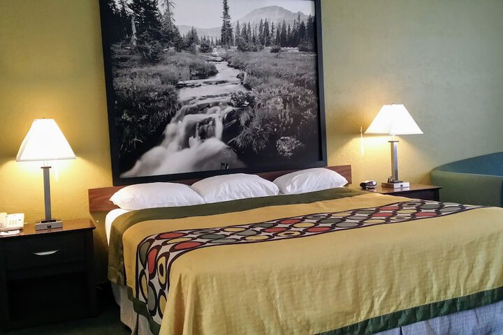 Super 8 by Wyndham Wendover