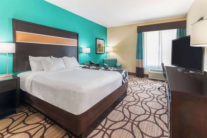 La Quinta Inn & Suites by Wyndham Carlsbad