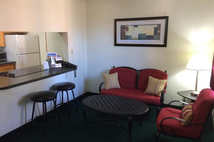 Travel Inn & Suites