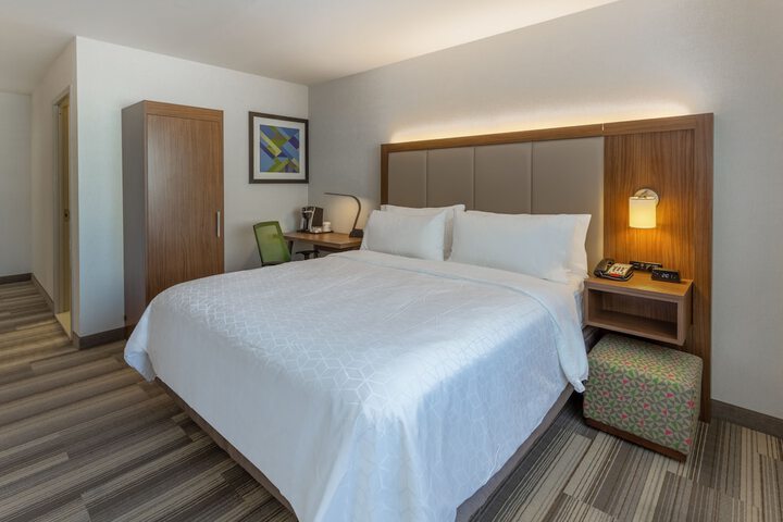 Room 15 of 36