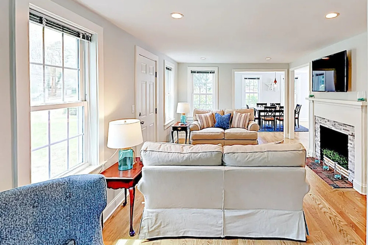 Remodeled Beach Haven W / New Chefs Kitchen 4 Bedroom Home