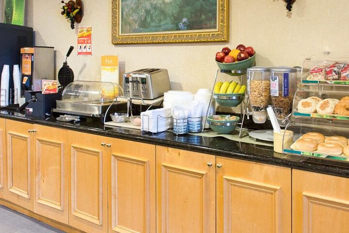 Breakfast/Coffee Service 33 of 41