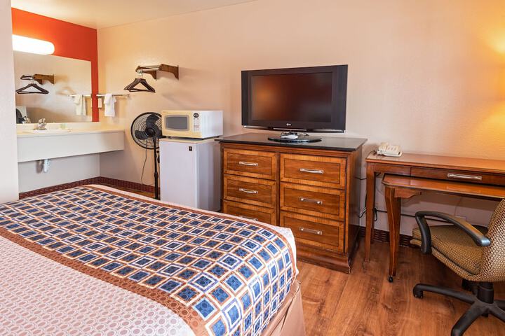 Room 15 of 66