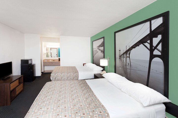 Super 8 by Wyndham Stevensville / St. Joseph