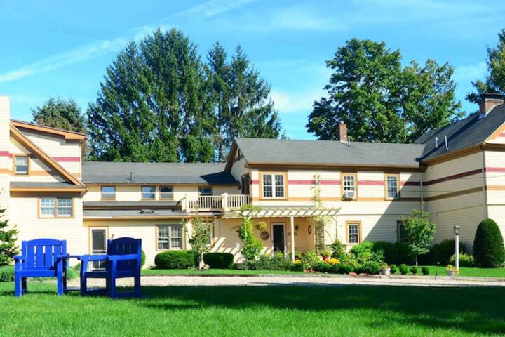 1802 House Bed and Breakfast