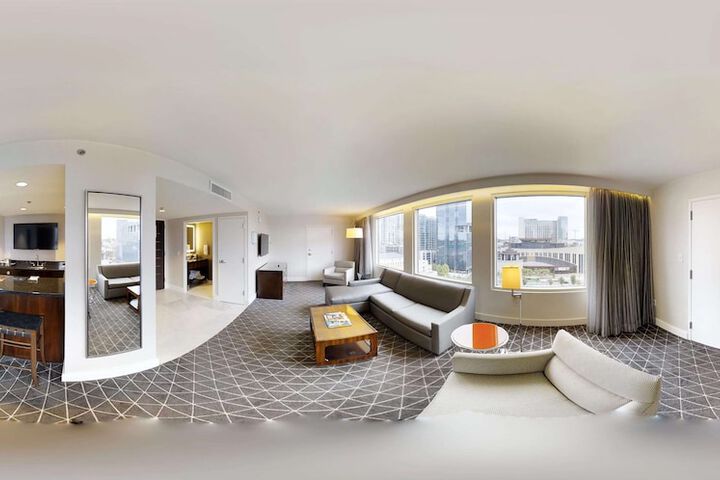 Room 32 of 80