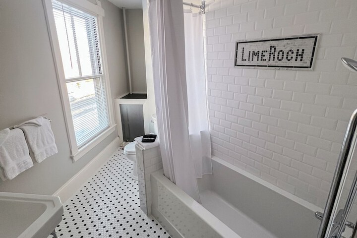 LimeRock Inn
