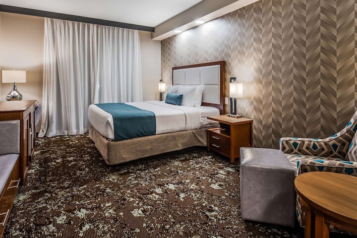 Best Western Premier Des Moines-Ankeny Hotel