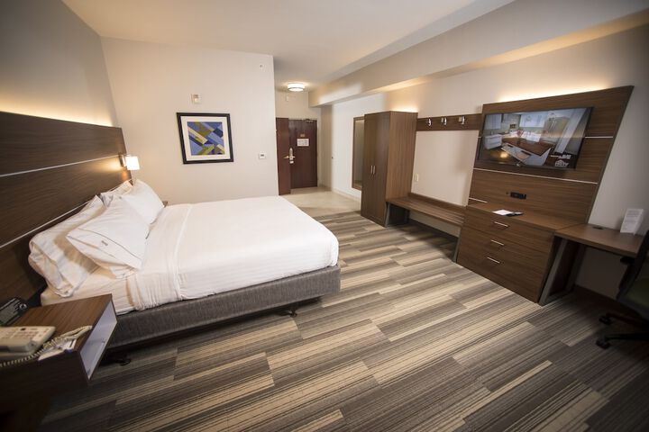 Room 15 of 38
