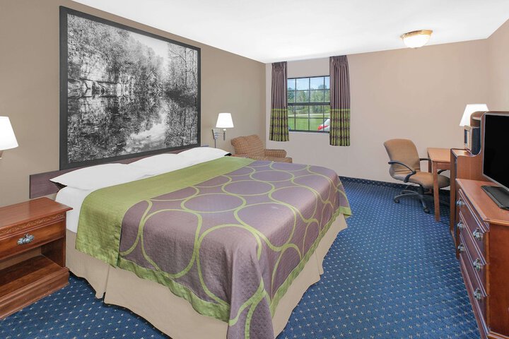 Super 8 by Wyndham Lowell / Bentonville/Rogers Area