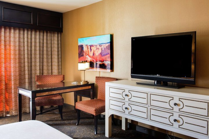 Room 32 of 70