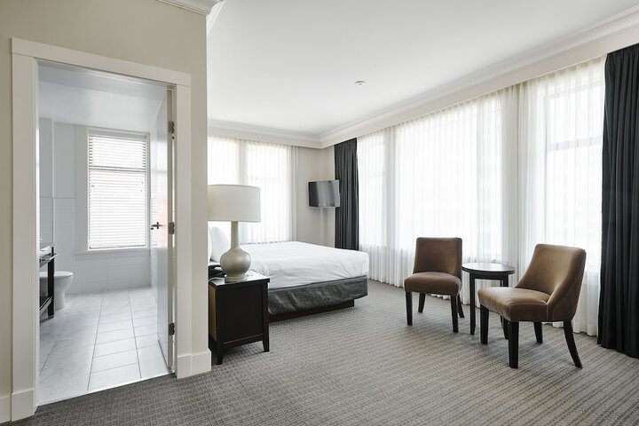 Room 32 of 49