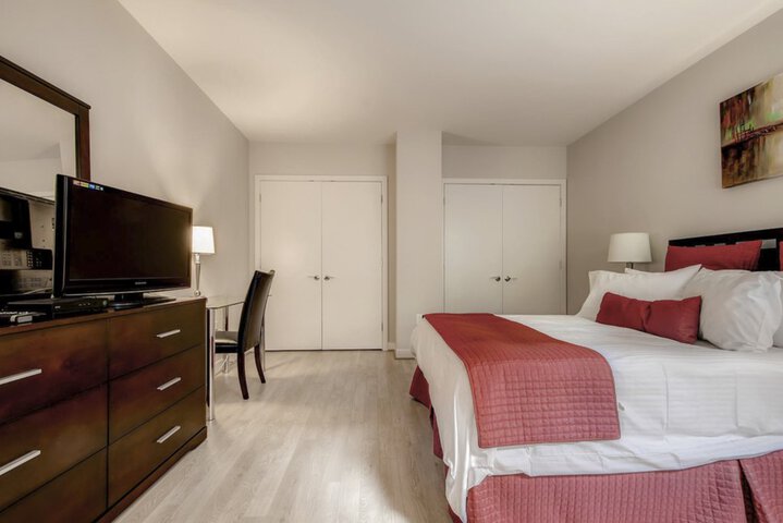 Room 32 of 100