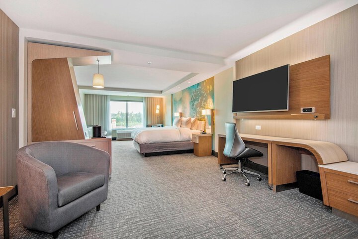 Courtyard by Marriott Raleigh Cary / Parkside Town Commons