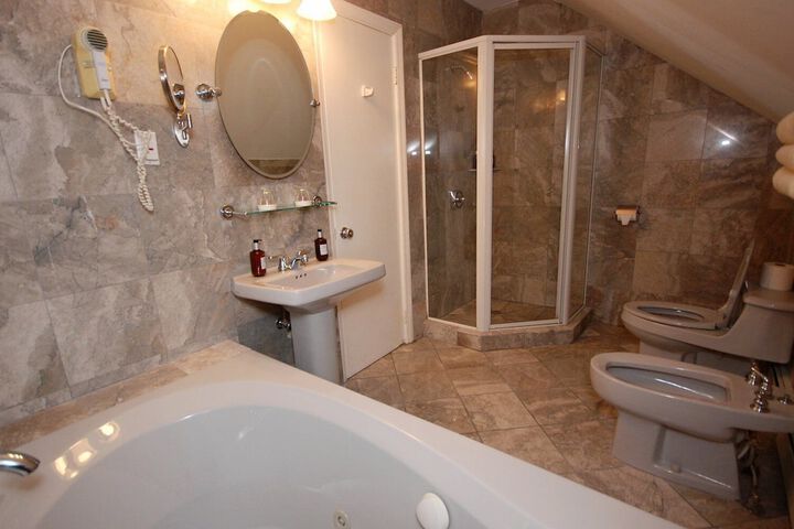 COPPERHOOD RETREAT & SPA
