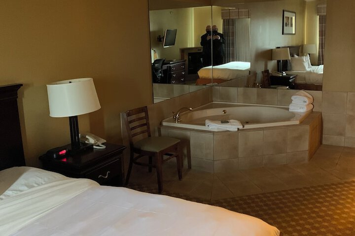 Room 6 of 28