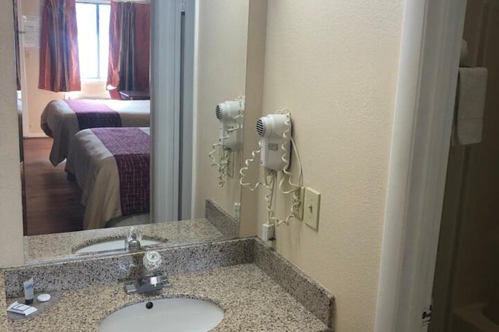 Room 28 of 68