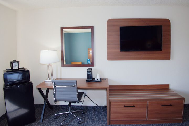 Room 27 of 40