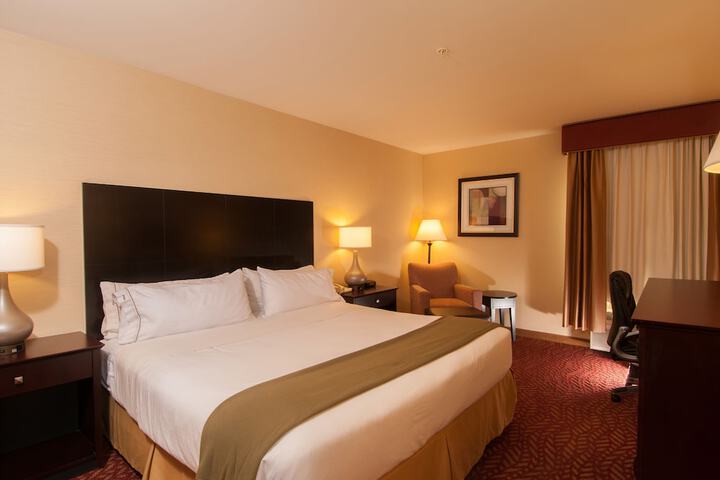 Room 9 of 26