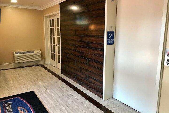 Howard Johnson by Wyndham Salinas