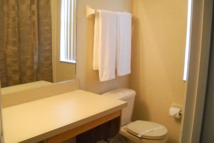 Room 17 of 32