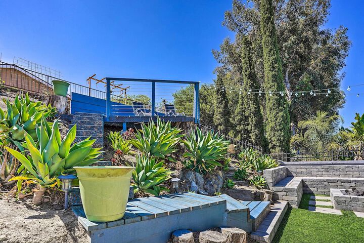 Sunny Orange County Abode w / Fire Pit & Backyard!
