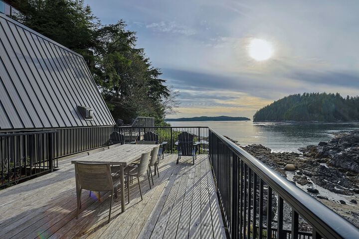 Duffin Cove Oceanfront Lodging