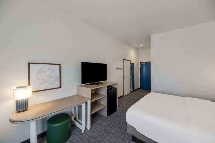 Room 9 of 32