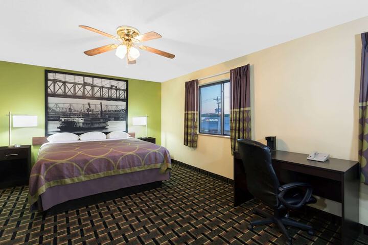 Room 8 of 15