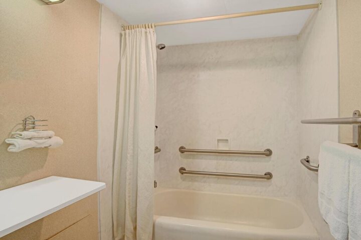 KNIGHTS INN WHEELING