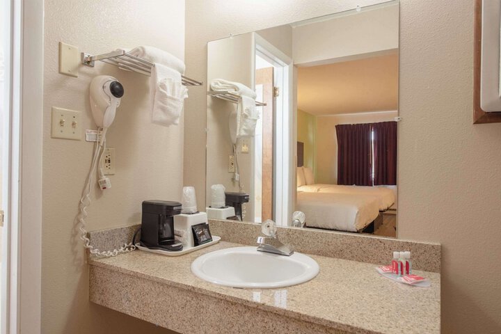 Room 18 of 52