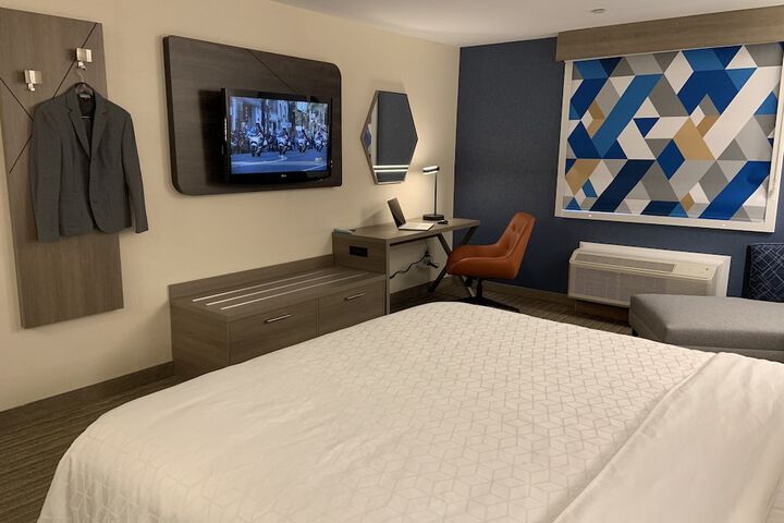 Room 38 of 77
