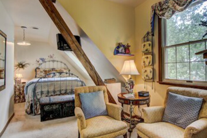 James Mulvey Carriage House Inn