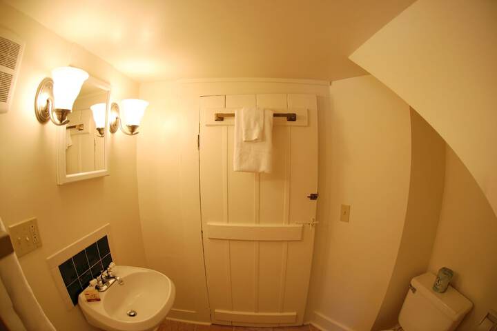 Room 15 of 38