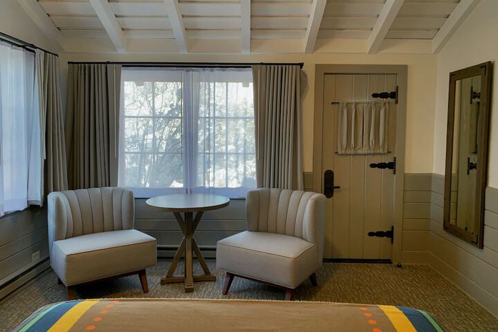 Room 16 of 24