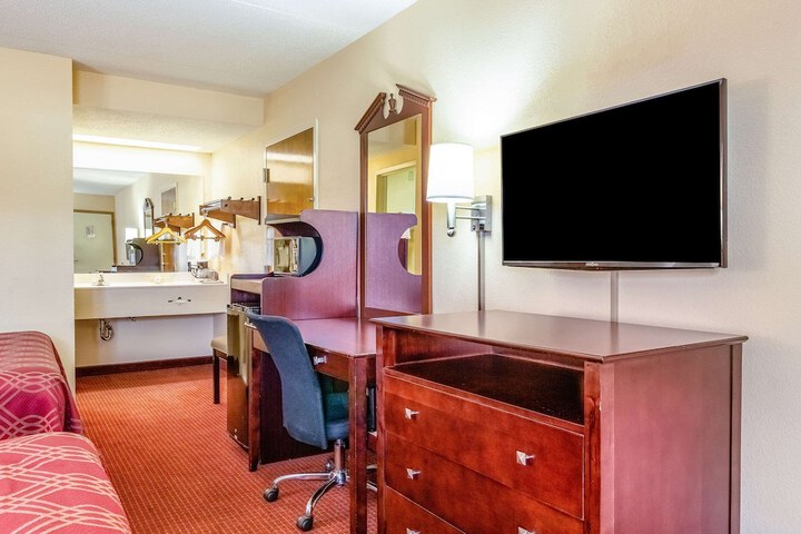 Room 32 of 36
