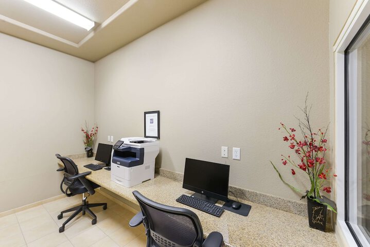 Business Center 50 of 53