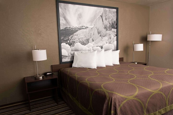Room 14 of 18