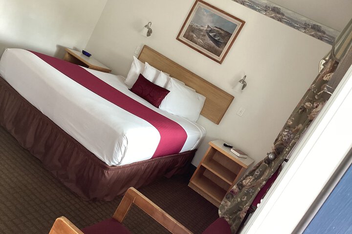 Room 32 of 68