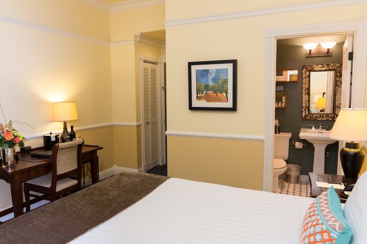 Majestic Inn & Spa