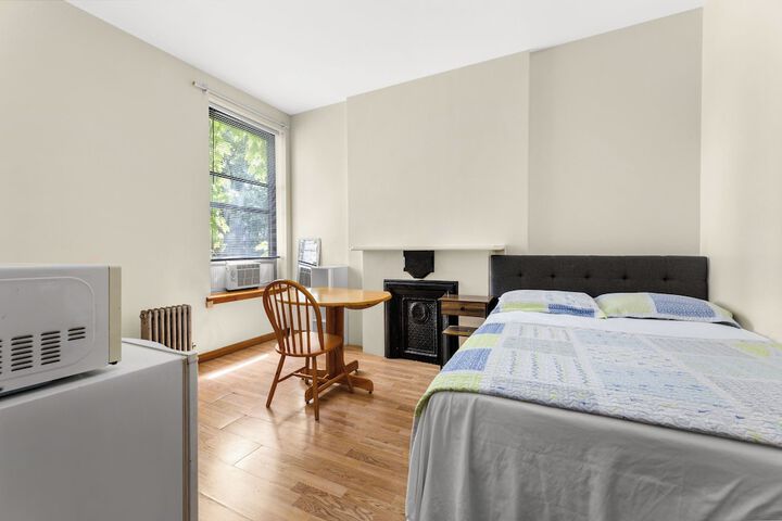 Room 42 of 49